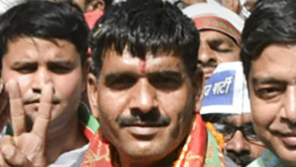চৌতালা প্রতারণা করেেছন অভিযোগ