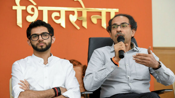 ক্ষমতার দড়ি টানাটানি অব্যাহত! মহারাষ্ট্রে শক্তি বাড়িয়ে চলেছে শিবসেনা ক্ষমতার দড়ি টানাটানি অব্যাহত! মহারাষ্ট্রে শক্তি বাড়িয়ে চলেছে শিবসেনা