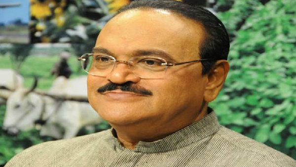শারদ পাওয়ারের নির্দেশে ছগন ভুজবল অজিত পাওয়ারের কাছে