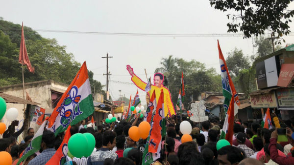 খড়্গপুরে হইহই করে মনোনয়ন জমা তৃণমূল-বাম-কং এর খড়্গপুরে হইহই করে মনোনয়ন জমা তৃণমূল-বাম-কং এর