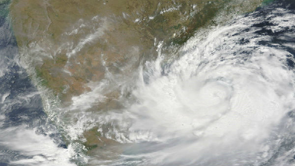 এগোচ্ছে 'বুলবুল'