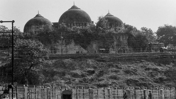 মন্দিরের স্থাপত্যের ওপর মসজিদ