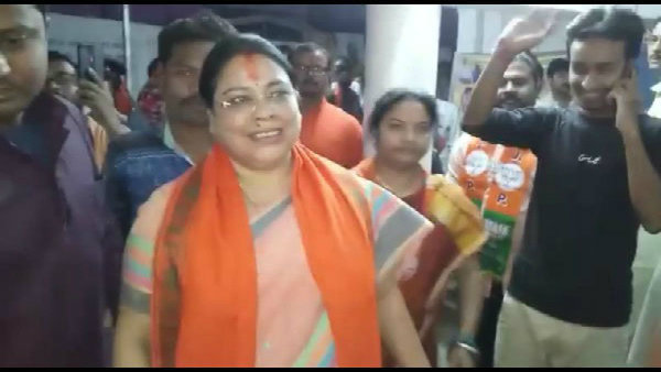 বাবুল সুপ্রিয়-র পর এবার দেবশ্রী চৌধুরী! গোসাবায় কেন্দ্রীয় মন্ত্রীকে কালো পতাকা বাবুল সুপ্রিয়-র পর এবার দেবশ্রী চৌধুরী! গোসাবায় কেন্দ্রীয় মন্ত্রীকে কালো পতাকা