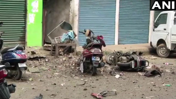ইম্ফলে শক্তিশালী আইইডি বিস্ফোরণ, চার পুলিসকর্মী সহ আহত ২ ইম্ফলে শক্তিশালী আইইডি বিস্ফোরণ, চার পুলিসকর্মী সহ আহত ২