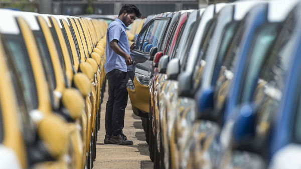 সরকারের একাধিক পদক্ষেপেও সুরাহা অমিল