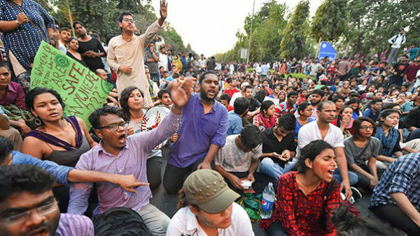 বেশ কয়েকদিন ধরেই উত্তাল জেএনইউ