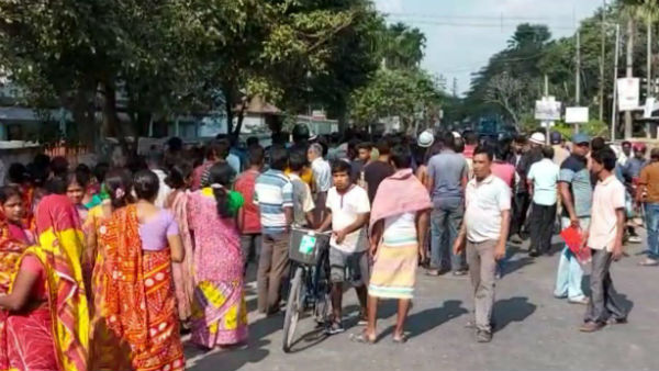 কোচবিহারে দুই শ্রমিক দলের মধ্যে সংঘর্ষ, চলল বোমাবাজি কোচবিহারে দুই শ্রমিক দলের মধ্যে সংঘর্ষ, চলল বোমাবাজি