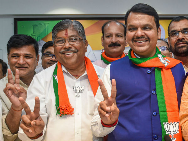 ২৫ সেনা বিধায়ক যোগোযোগ রেখেছেন বিজেপি-র সঙ্গে