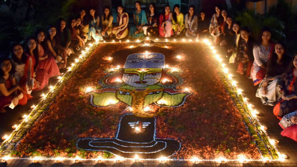 প্রদীপ জ্বালানো