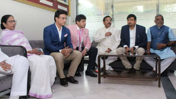 মমতার পাশে সৌরভ