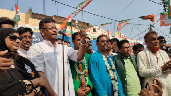 দিলীপ ঘোষকে পাগল বলে কটাক্ষ ফিরহাদের দিলীপ ঘোষকে পাগল বলে কটাক্ষ ফিরহাদের