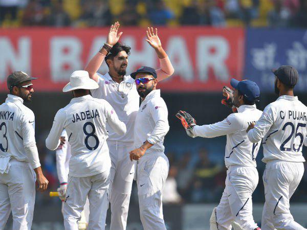 বাংলাদেশকে হার থেকে বাঁচাতে লড়ছেন মুশফিকুর বাংলাদেশকে হার থেকে বাঁচাতে লড়ছেন মুশফিকুর