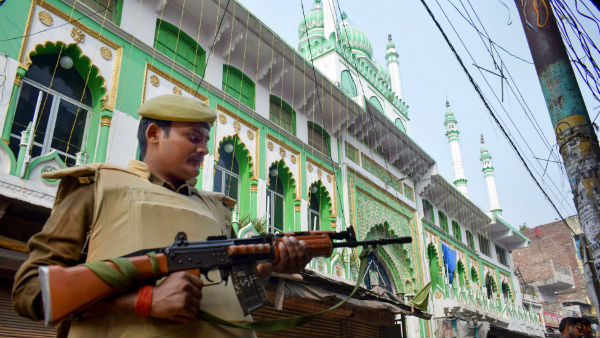 দিল্লির জামা মসজিদের বাইরে মোতায়েন করা হল অতিরিক্ত পুলিশ বাহিনী দিল্লির জামা মসজিদের বাইরে মোতায়েন করা হল অতিরিক্ত পুলিশ বাহিনী