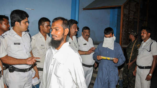 খাগড়াগড় কান্ডে সাজা মুকুবের আবেদনে আদালতের দ্বারস্থ আরও ৫ খাগড়াগড় কান্ডে সাজা মুকুবের আবেদনে আদালতের দ্বারস্থ আরও ৫
