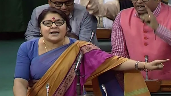 বিধ্বংসী মেজাজে লকেট