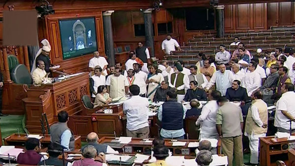 গান্ধী পরিবারের নিরাপত্তা কমানোর প্রতিবাদে সংসদে ওয়াক আউট কংগ্রেসের গান্ধী পরিবারের নিরাপত্তা কমানোর প্রতিবাদে সংসদে ওয়াক আউট কংগ্রেসের