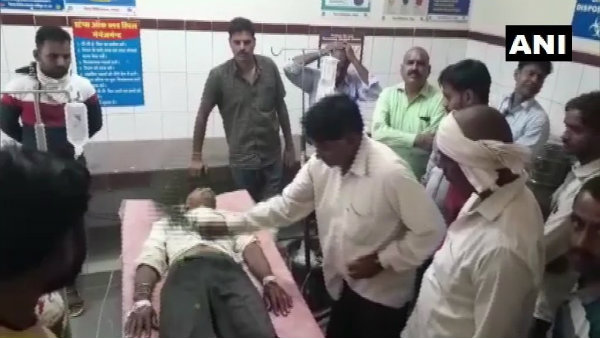 সাপে কাটা রোগীর চিকিৎসায় ওঝা সাপে কাটা রোগীর চিকিৎসায় ওঝা