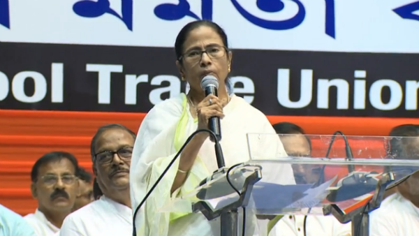 বিজেপির দালাল হায়দরাবাদ থেকে এসেছে