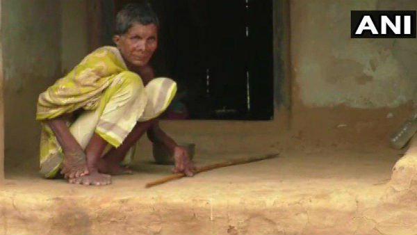 পাশে পেয়েছেন কাকে?