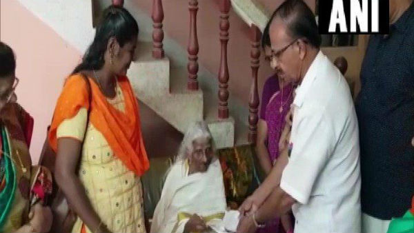 চতুর্থ শ্রেণির পরীক্ষা দিলেন ১০৫ বছরের ছাত্রী ভাগীরথি আম্মা চতুর্থ শ্রেণির পরীক্ষা দিলেন ১০৫ বছরের ছাত্রী ভাগীরথি আম্মা