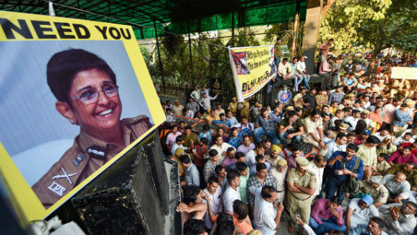সংঘর্ষের বিরোধিতায় দিল্লি পুলিশের বিক্ষোভ প্রদর্শন