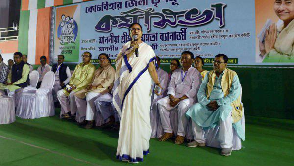 আসাদউদ্দিনকে আক্রমণ মমতার