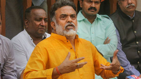 সরকার কদ্দিন চলবে? সেনা-কং জোটকে ফের কটাক্ষ সঞ্জয় নিরুপমের সরকার কদ্দিন চলবে? সেনা-কং জোটকে ফের কটাক্ষ সঞ্জয় নিরুপমের