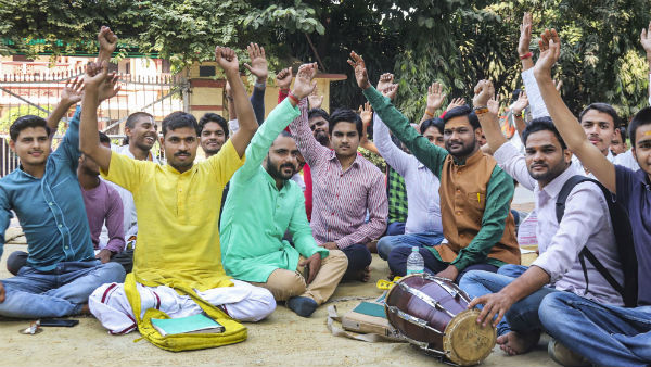 বেনারস হিন্দু ইউনিভার্সিটির ঘটনা প্রসঙ্গে নৃসিংহ প্রসাদ ভাদুড়ির বক্তব্য