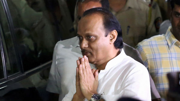 পুনে অজিতের সমর্থনে পোস্টার