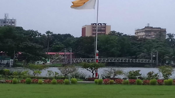 সকালে ভাঙা হয় তালা