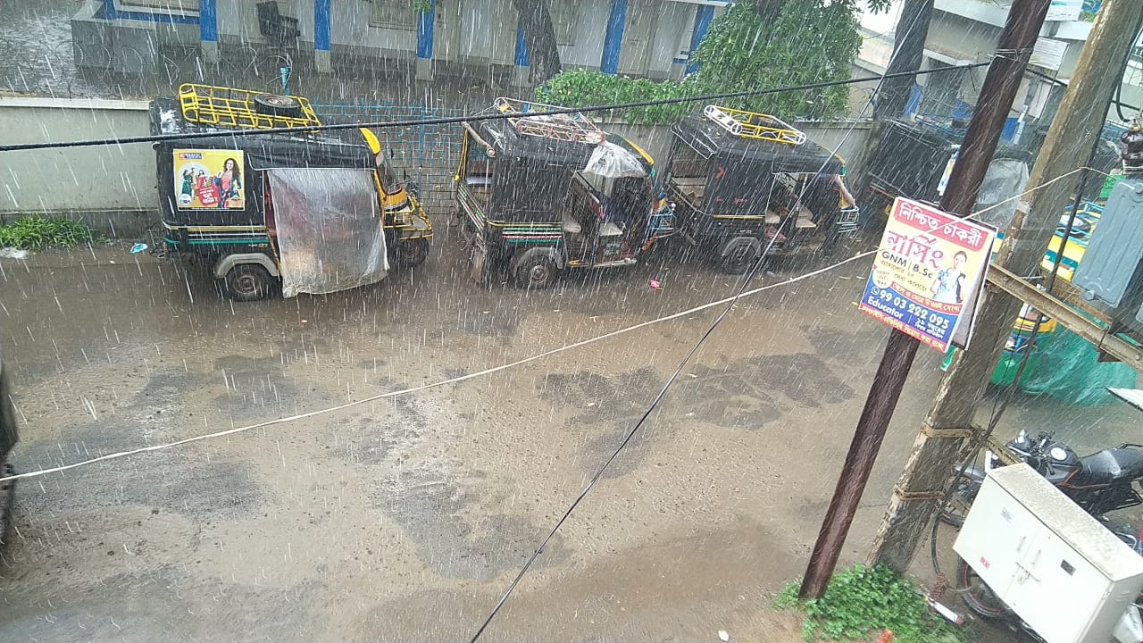 বঙ্গোপসাগরে গভীর নিম্নচাপ, শুক্র–শনি ওড়িশা সহ এ রাজ্যে ভারী বৃষ্টির সম্ভাবনা বঙ্গোপসাগরে গভীর নিম্নচাপ, শুক্র–শনি ওড়িশা সহ এ রাজ্যে ভারী বৃষ্টির সম্ভাবনা
