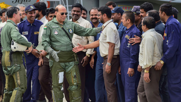হ্যালের থেকে দেশীয় প্রযুক্তিতে তৈরি ৩০০টি যুদ্ধবিমান কিনছে আইএএফ হ্যালের থেকে দেশীয় প্রযুক্তিতে তৈরি ৩০০টি যুদ্ধবিমান কিনছে আইএএফ