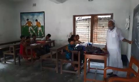 ক্লাস চলাকালীন ফোন ব্যবহার করলেই শাস্তির কোপে পড়বেন শিক্ষক ক্লাস চলাকালীন ফোন ব্যবহার করলেই শাস্তির কোপে পড়বেন শিক্ষক