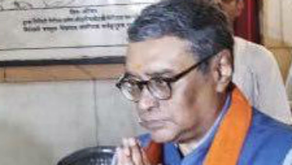 বেধে দিচ্ছেন নেতার বিবৃতির সুর