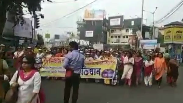 ন্যায্য বেতনের দাবিতে রাজপথে প্রাথমিক শিক্ষক-শিক্ষিকা ন্যায্য বেতনের দাবিতে রাজপথে প্রাথমিক শিক্ষক-শিক্ষিকা