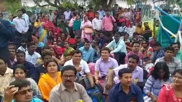 সল্টলেকে পার্শ্ব শিক্ষকদের বিক্ষোভ কর্মসূচি, হাজির কয়েক হাজার সল্টলেকে পার্শ্ব শিক্ষকদের বিক্ষোভ কর্মসূচি, হাজির কয়েক হাজার