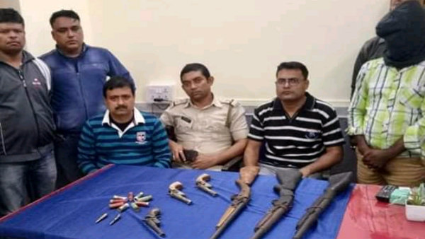 ভোরে অভিযান চালিয়ে কুখ্যাত অস্ত্র ব্যবসায়ীকে গ্রেফতার ভোরে অভিযান চালিয়ে কুখ্যাত অস্ত্র ব্যবসায়ীকে গ্রেফতার