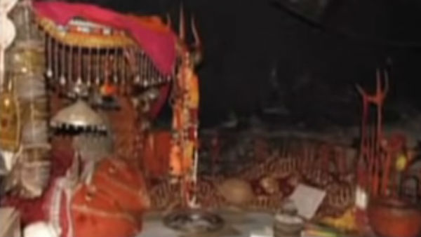 পুণ্যার্থীদের আরাধনা