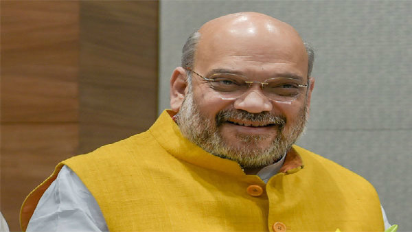 দিল্লিতে হাসছেন অমিত শাহ
