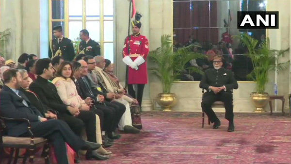 অমিতাভের মুকুটে আরও একটি পালক! রাষ্ট্রপতির হাত থেকে নিলেন কোন সম্মান অমিতাভের মুকুটে আরও একটি পালক! রাষ্ট্রপতির হাত থেকে নিলেন কোন সম্মান