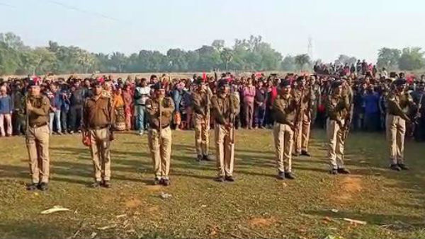 রাষ্ট্রীয় মর্যাদায় শেষকৃত্য সম্পন্ন বিশ্বরূপ মাহাতোর রাষ্ট্রীয় মর্যাদায় শেষকৃত্য সম্পন্ন বিশ্বরূপ মাহাতোর
