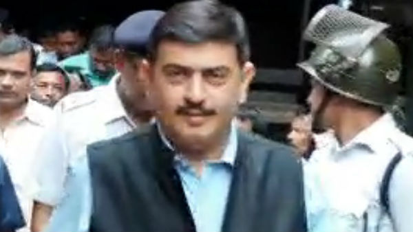 মুখ্যমন্ত্রীর পর এবার পেঁয়াজ ভিজিল্যান্স-এ পুলিশ কমিশনার মুখ্যমন্ত্রীর পর এবার পেঁয়াজ ভিজিল্যান্স-এ পুলিশ কমিশনার