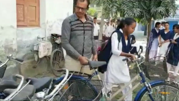 কালিয়াগঞ্জে ফের সবুজসাথীর সাইকেল বিলি শুরু কালিয়াগঞ্জে ফের সবুজসাথীর সাইকেল বিলি শুরু