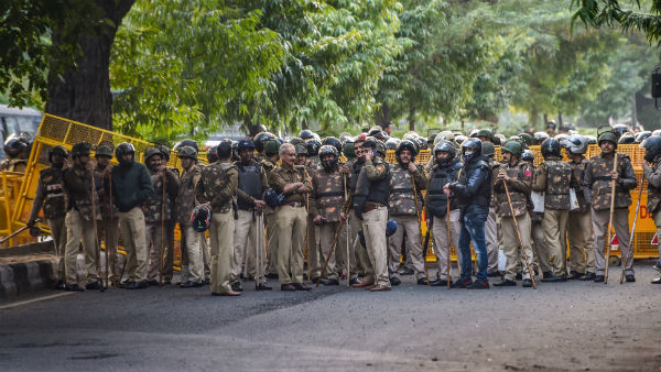 গুলি চলেনি, সামান্য ব্যবস্থা নেওয়া হয়েছিল, সাফাই গাইল দিল্লি পুলিস গুলি চলেনি, সামান্য ব্যবস্থা নেওয়া হয়েছিল, সাফাই গাইল দিল্লি পুলিস