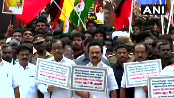 ডিএমকে-র নেতৃত্বে চেন্নাইয়ে সিএএ বিরোধী মিছিলে সামিল ১০,০০০ বাসিন্দা ডিএমকে-র নেতৃত্বে চেন্নাইয়ে সিএএ বিরোধী মিছিলে সামিল ১০,০০০ বাসিন্দা
