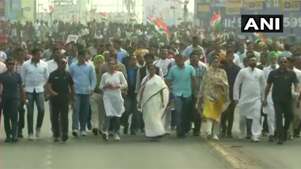 সিএএ এবং এনআরসির বিরোধিতায় পথে মমতা