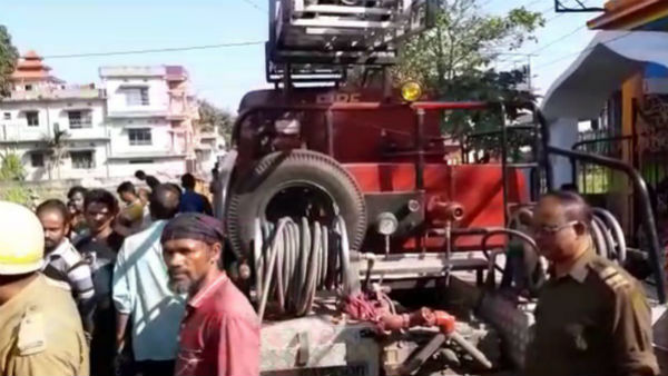 জলপাইগুড়িতে গ্যাস সিলিন্ডার ফেটে দুর্ঘটনা, ছড়াল আতঙ্ক জলপাইগুড়িতে গ্যাস সিলিন্ডার ফেটে দুর্ঘটনা, ছড়াল আতঙ্ক