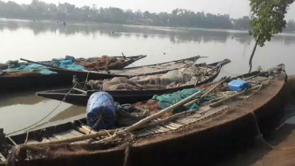 ইচ্ছামতীর ভাঙনে আতঙ্ক বসিরহাট সীমান্ত এলাকায়, ত্রস্ত স্থানীয়রা ইচ্ছামতীর ভাঙনে আতঙ্ক বসিরহাট সীমান্ত এলাকায়, ত্রস্ত স্থানীয়রা