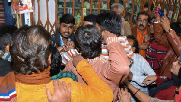 বইমেলার অশান্তি গড়াল থানায়, মহিলা পুলিশকর্মী প্রহৃত বইমেলার অশান্তি গড়াল থানায়, মহিলা পুলিশকর্মী প্রহৃত