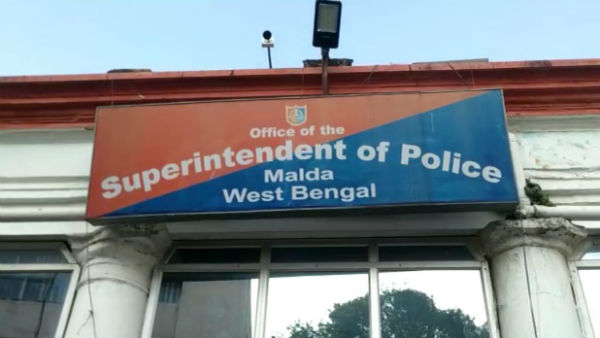 মহিলাদের সুরক্ষার দাবিতে পথে স্থানীয়রা, থানার বেহাল দশায় ক্ষোভ মহিলাদের সুরক্ষার দাবিতে পথে স্থানীয়রা, থানার বেহাল দশায় ক্ষোভ